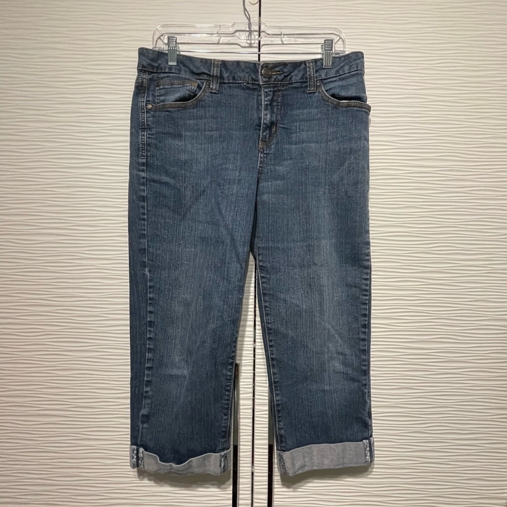 FADED GLORY SIZE 12 CAPRI JEANS
